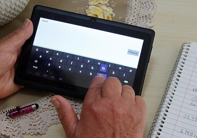 TIC_-_As_TIC___A_aventura_pelo_mundo_da_tecnologia_e_da_Internet_n_o_tem_idade_