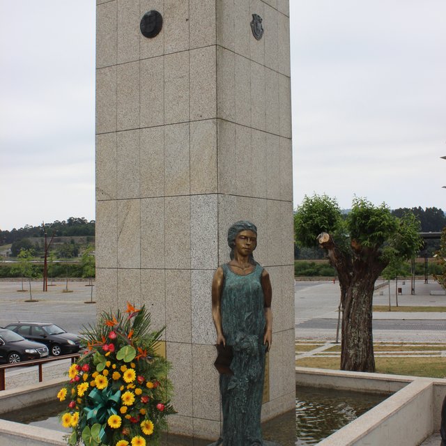 Memorial aos Cerveirenses Falecidos na Guerra Colonial (1961-1974)  (Autor: Manuel Sousa Pereira)