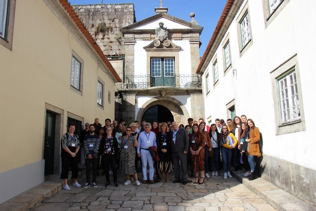 Fotografia de grupo em frente ao Castelo