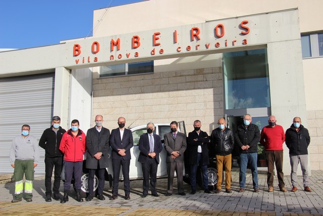 Entrega de viatura aos bombeiros